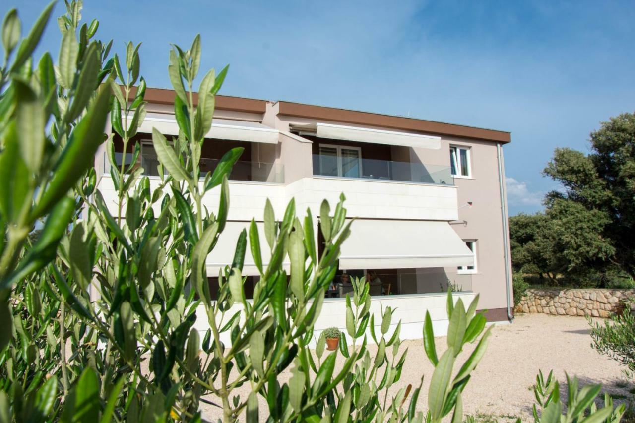 Apartments Melody Mandre Exterior photo