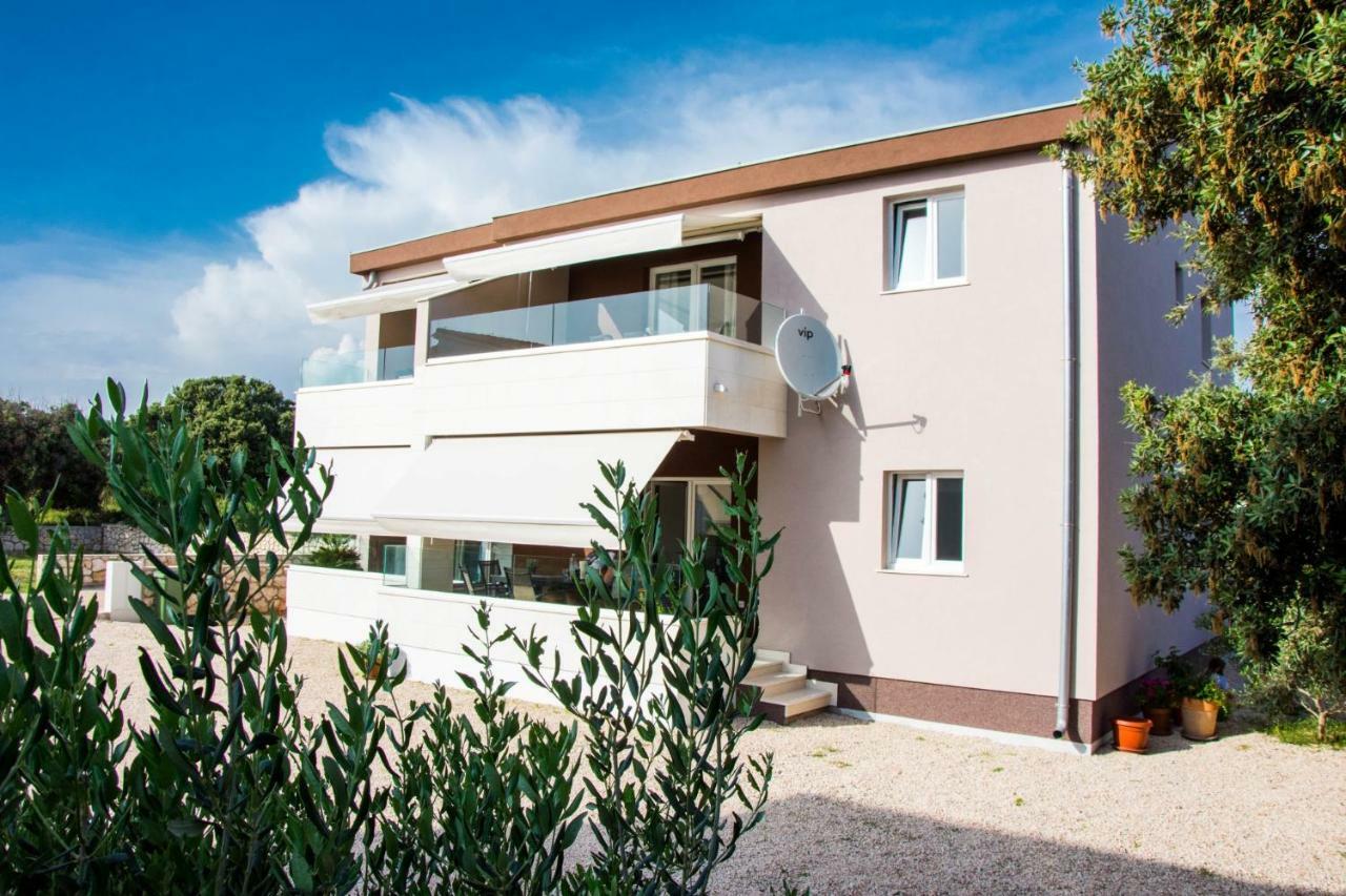 Apartments Melody Mandre Exterior photo
